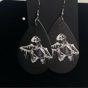 - 👻NWOT Double sided leather teardrop hook earrings 👻